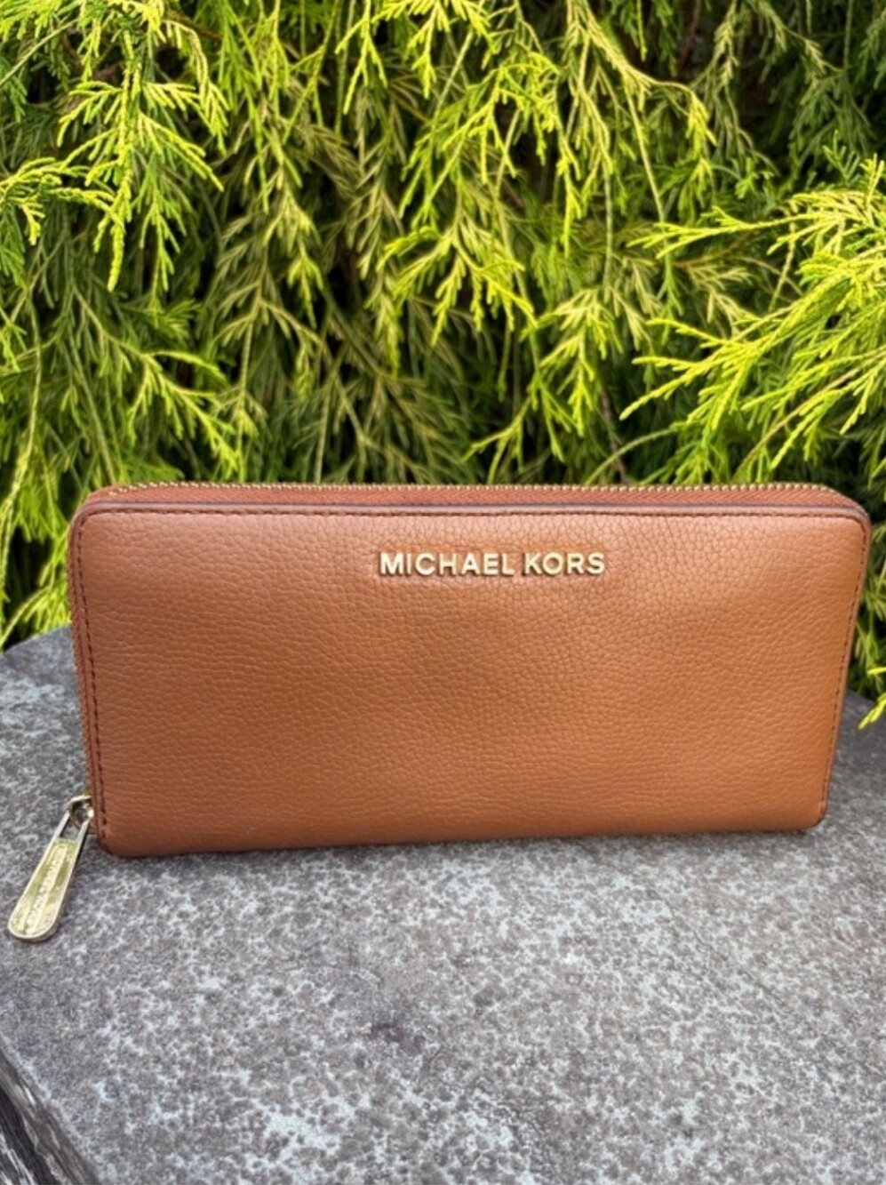 Michael Kors Jet Set Travel Leather Zip Wallet EUC